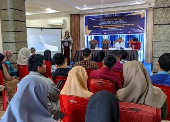 Rektor UNBITA Gorontalo, Dr. Ellys Racman memberikan sambutan pada kegiatan UNBITA bersinar jilid II yang dilaksanakan oleh BEM UNBITA dengan mengangkat tema membangun generasi anti narkoba, menuju generasi berprestasi, Senin (14/11/2022). (istimewa)
