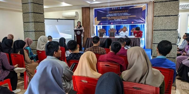 Rektor UNBITA Gorontalo, Dr. Ellys Racman memberikan sambutan pada kegiatan UNBITA bersinar jilid II yang dilaksanakan oleh BEM UNBITA dengan mengangkat tema membangun generasi anti narkoba, menuju generasi berprestasi, Senin (14/11/2022). (istimewa)