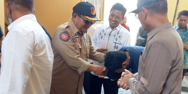 Wali Kota Gorontalo, Marten Taha saat berkunjung ke Wihara Buddha Dhamma, Kamis (3/11/2022). Sari/gopos