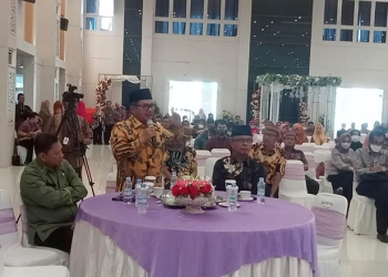 Wali Kota Gorontalo, Marten Taha saat menghadiri dialog penguatan peran pemerintah dalam menjamin netralitas ASN, dan mensukseskan pelaksanaan pemilihan umum dan pemilihan kepala daerah serentak tahun 2024, di GPCC, jumat (18/11/2022). Sari/gopos