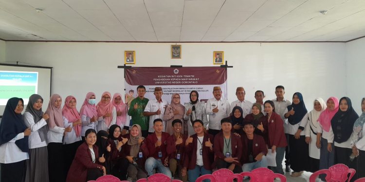 Mahasiswa KKN Tematik UNG Latih 17 Guru SD/SMP di Dulupi Strategi Menulis Karya Ilmiah