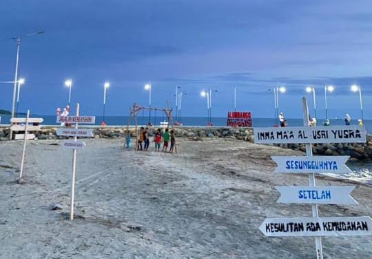 Objek Wisata Pesona Pantai Pasir Putih Alumbango Beach setelah dipercantik oleh Mahasiswa KKN MBKM UNG