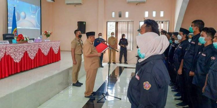 Pelantikan pengurus Karang Taruna Kota Blitar oleh Wali Kota Blitar, Santoso di Aula Dinsos Kota Blitar, Senin (28/11/2022). (foto: Dani/Detak.media)