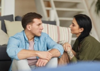 Ilustrasi pria dan wanita saling bertatapan. (shutterstok)