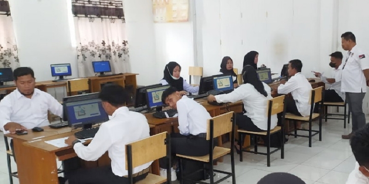 Sejumlah Panitia Pemilihan Kecamatan (PPK) yang sebelumnya melaksanakan ujian tertulis. (Foto: Istimewa)