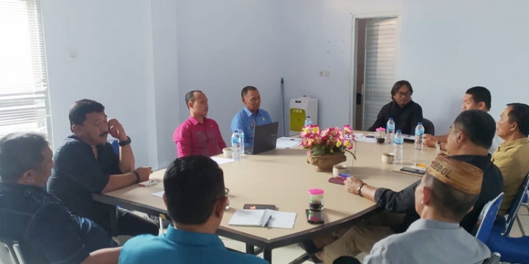 Komisi I Dewan Perwakilan Rakyat Daerah (DPRD) Kabupaten Bone Bolango mengawal pelaksanaan pemilihan kepala desa (Pilkades) serentak. (Foto: Istimewa)