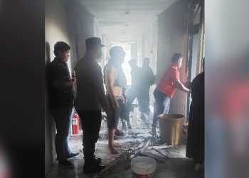 Sebuah kamar di lantai 2 Rumah susun warga (rusunawa), yang ada di Desa Ilangata, Kecamatan Anggrek, Kabupaten Gorontalo Utara, angus terbakar, Senin (19/12/2022).