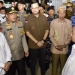 Penjabat Gubernur Gorontalo, Hamka Hendra Noer, saat memantau kondisi keamanan dan pelaksanaan ibadah di sejumlah gereja di Kota Gorontalo, Sabtu malam (24/12/2022).