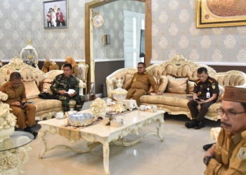 Wali Kota Gorontalo, Marten Taha mengikuti Rapat Koordinasi Nasional (Rakornas) Pengendalian Inflasi bersama Kemendagri secara virtual, Senin (26/12/2022). (Foto: Humas)