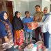 Wakil Bupati Bone Bolango, Merlan S. Uloli didampingi Kepala Pelaksana BPBD, Achril Babiyonggo dan Camat Suwawa Tengah, Oktavianus Tangahu saat menyerahkan bantuan kepada korban longsor di Desa Tolomato, Kecamatan Suwawa Tengah, Rabu (13/9/2022). (Foto Indra/Gopos)