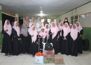 Bidang PTM dan Kesehatan Jiwa Dinas Kesehatan serta 20 Puskesmas Bone Bolango menggelar anjangsana di Panti Asuhan Harapan Kita, Desa Huntu Utara, Kecamatan Bulango Selatan, Kamis (15/12/2022). (Foto AKP/Diskominfo)