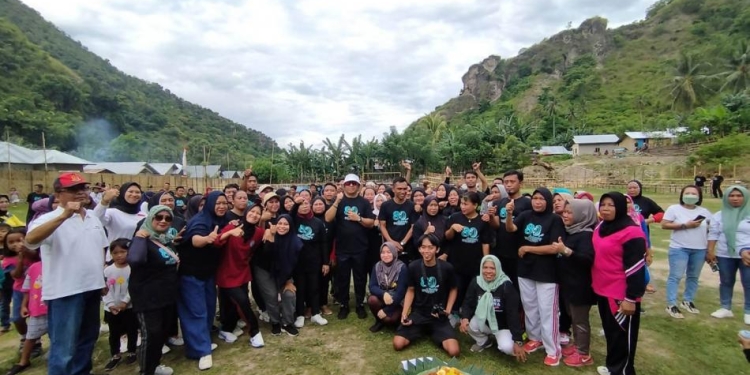 Perayaan HUT ke-80 tahun 2022 Desa Oluhuta, yang diawali dengan jalan sehat bersama dan senam Hammer, dihadiri Bupati Hamim Pou, Sekda Ishak Ntoma, Asisten I Aznan Nadjamudin, Staf Ahli Bupati, Pimpinan OPD, Camat Kabila Bone, Kapolsek Kabila Bone, Kepala Desa Oluhuta, Karang Taruna, anak-anak sekolah, dan masyarakat setempat, Minggu (11/9/2022). (Foto AKP/Diskominfo)