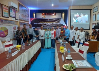 Wakil Bupati Bone Bolango, Merlan S. Uloli saat menghadiri Rapat Forum Koordinasi Pemuktakhiran Data Pemilih Berkelanjutan (PDPB) Triwulan III di Kantor KPU Bone Bolango, Jumat (30/09/2022).