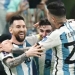 Penyerang timnas Argentina #09 Julian Alvarez (Tengah) melakukan selebrasi dengan #10 Lionel Messi dan #24 Enzo Fernandez setelah mencetak gol kedua timnya selama pertandingan semifinal Piala Dunia 2022 antara Argentina vs Kroasia di Stadion Lusail di Lusail, utara Doha pada Rabu (14/12/2022) dini hari WIB. Anne-Christine POUJOULAT / AFP