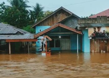 Situasi banjir yang menerjang wilayah kecamatan Tilamuta, Boalemo, Sabtu (17/12/2022). (istimewa)