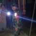 Petugas TNI membantu evakuasi warga yang terdampak banjir di wilayah Kabupaten Gorontalo Utara. (istimewa)