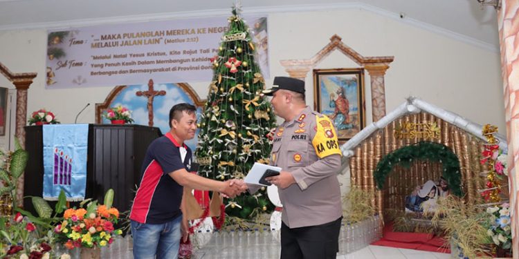 Kapolres Gorontalo Kota, AKBP Ardi Rahananto, saat mengecek kesiapan Natal di Kota Gorontalo, Sabtu (24/12/2022). Istimewa