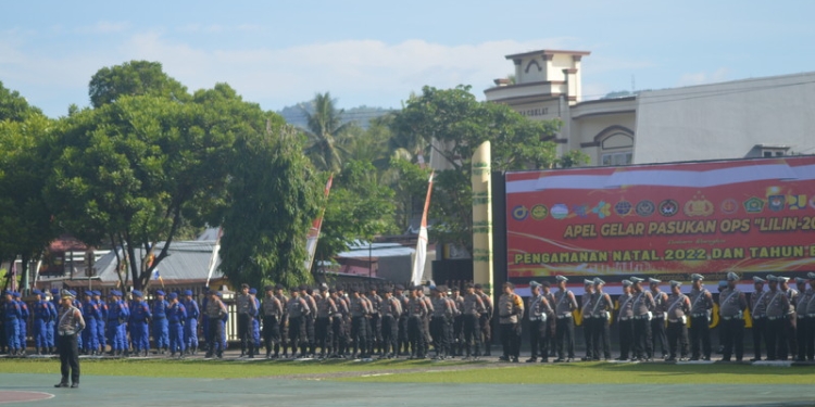 Pelaksanaan apel gelar pasukan Ops Lilin Otanaha 2022 yang dilaksanakan di Lapangan Mapolda Gorontalo, Kamis (22/12/2022). (Foto: Putra/Gopos)