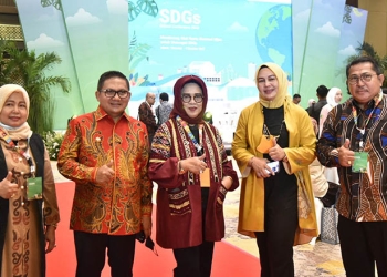 Wali Kota Gorontalo, Marten Taha (kedua dari kiri). Kepala Bappeda kota Gorontalo, Meydi N. Silangen (kedua dari kanan). Saat mengikuti konferensi SDGs Indonesia, di Jakarta, Kamis (1/12/2022). Dok: Humas