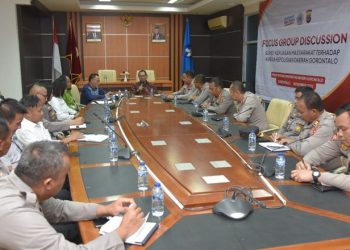 Focus Group Discussion dalam rangka Survey Kepuasan Masyarakat terhadap Kinerja Kepolisian Daerah Gorontalo, Rabu, (30/11/2022) di Ruang Rapat Rektor UNG.