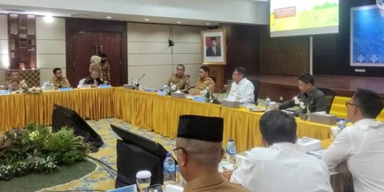 Pertemuan tingkat tinggi (HLM) Tim Pengendali Inflasi Daerah (TPID) terkait perkembangan inflasi Gorontalo sepanjang 2022. (Foto: Hulondalo.id)
