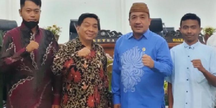 Ketua Dewan Perwakilan Rakyat Daerah (DPRD) Kabupaten Bone Bolango, Halid Tangahu melaksanakan kunjungan kerja study komparasi terkait dengan Badan Usaha Milik Daerah (BUMD), Pertambangan dan Pembentukan Peraturan Daerah (Perda). 