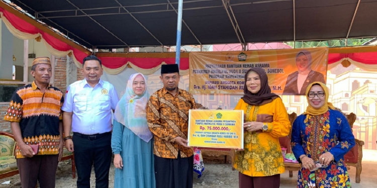 Wakil Ketua Dewan Perwakilan Rakyat Daerah (DPRD) Kabupaten Bone Bolango, Zainuddin Pedro Bau mengapresiasi langkah Anggota Komisi VIII DPR RI, Udah Syahidah Rusli Habibie terkait bantuan rehab pondok pesantren, Sabtu (24/12/2022).
