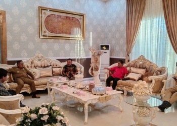 Komisi III DPRD Tanggerang Selatan di terima langsung oleh Wali Kota Gorontalo, Marten Taha bersama Sekertaris Daerah Kota Gorontalo, Ismail Madjid di Rumah Dinas Wali Kota Gorontalo, Selasa (20/12/2022). (Foto: Putra/Gopos)