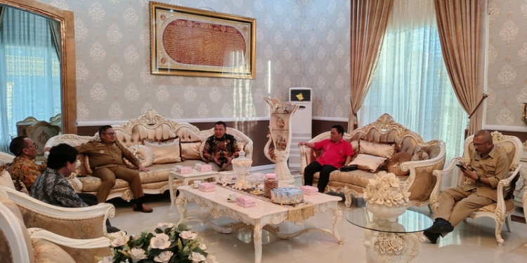 Komisi III DPRD Tanggerang Selatan di terima langsung oleh Wali Kota Gorontalo, Marten Taha bersama Sekertaris Daerah Kota Gorontalo, Ismail Madjid di Rumah Dinas Wali Kota Gorontalo, Selasa (20/12/2022). (Foto: Putra/Gopos)