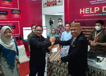 KPU Provinsi Gorontalo menerima berkas dukungan pencalonan anggota DPD, Jasin Usman Dilo, Jumat (24/12/2022)