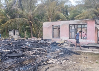Dua Unit Rumah Milik Warga Desa Hulawa, Kecamatan Buntulia, Pohuwato, Ludes Terbakar, Minggu 25/12/2022 (Yusuf/Gopos)