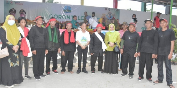 Foto bersama Karnaval Multi Etnik FDPL 2022.