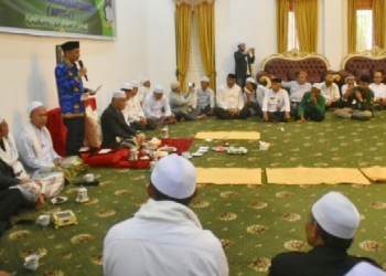 Bupati Gorontalo, Nelson Pomalingo sambut Pimpinan Pusat Majelis Pengkajian Tauhid Tasawuf Asia Tenggara, Abuya Syekh Arman Wali Al- Holidi di Rumah Dinas Bupati, senin (21/11/2022).