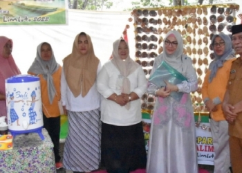Kue tradisional Kolombengi Ikut disajikan pada Festival Kuliner Tradisonal Rangkaian Pelaksanaan Karisma Event Nusantara (KEN) Festival Pesona Danau Limboto di Halaman pentadio resort Kawasan Danau Limboto, Senin (21/11/2022).