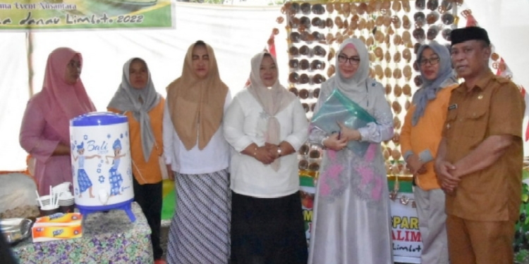 Kue tradisional Kolombengi Ikut disajikan pada Festival Kuliner Tradisonal Rangkaian Pelaksanaan Karisma Event Nusantara (KEN) Festival Pesona Danau Limboto di Halaman pentadio resort Kawasan Danau Limboto, Senin (21/11/2022).