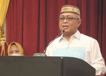 Wakil Ketua II Dewan Perwakilan Rakyat Daerah (DPRD) Provinsi Gorontalo, Sofyan Puhi memberikan sambutan pada rembuk pendidikan tahun 2022, Senin (12/12/2022).