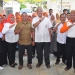 Ustad Agus Sugeng yang akrab disapa UAS (kemeja putih) berpose bersama dengan kader PKS di Kecamatan Kota Timur, Kota Gorontalo.