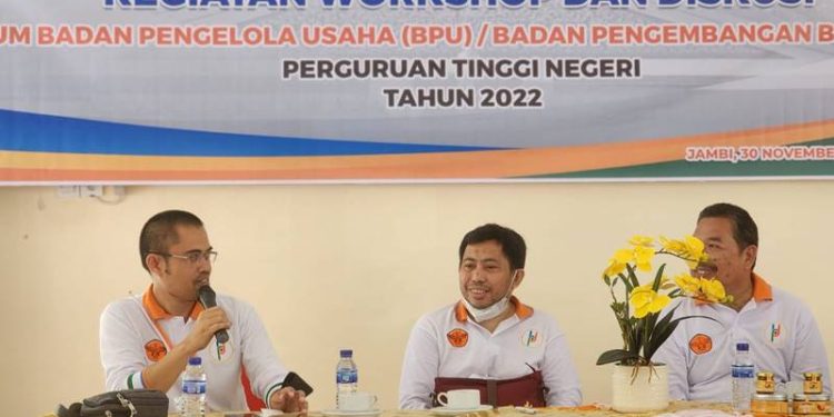 Worshop dan diskusi badan pengelola usaha perguruan tinggi di di Hotel Swissbell Jambi, Kamis (1/12/2022).