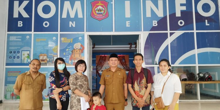 Sukses Terapkan Aplikasi Srikandi, Tim Diskominfo Bone Bolango saat menerima kunjungan dari Diskominfo Minahasa Utara, Senin (5/12/2022) (Foto Indra/Gopos)