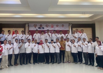 Pengurus DPP IKA UNG berpose usai pembukaan Rakernas, Ahad (11/12/2022) (istimewa)