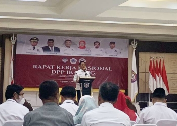 Penjabat Gubernur Gorontalo, Hamka Hendra Noer membuka kegiatan Rakernas DPP IKA UNG, Ahad (11/12/2022) (istimewa)