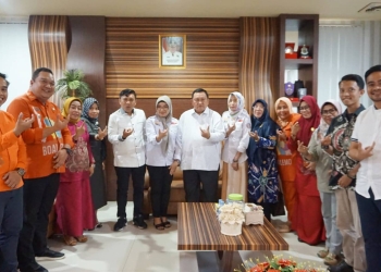 Pj. Bupati Boalemo, Hendriawan bersama Pimpinan dan Jajaran Perguruan Tinggi UNBITA Gorontalo usai penandatanganan kerja sama, Kamis (22/12/2022) (istimewa)