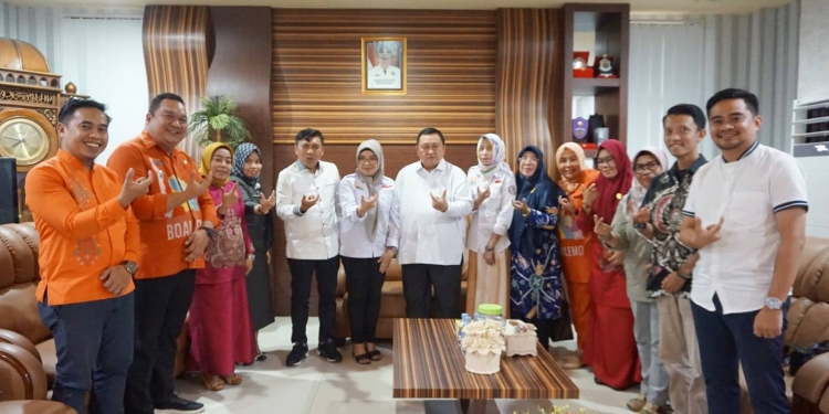 Pj. Bupati Boalemo, Hendriawan bersama Pimpinan dan Jajaran Perguruan Tinggi UNBITA Gorontalo usai penandatanganan kerja sama, Kamis (22/12/2022) (istimewa)