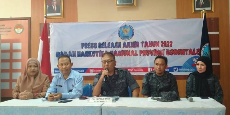 Konferensi pers akhir tahun mengenai ungkapan kasus yang berhasil ditangani oleh BNNP Gorontalo selama 2022, Jumat (30/12/2022) (muhajir/gopos)