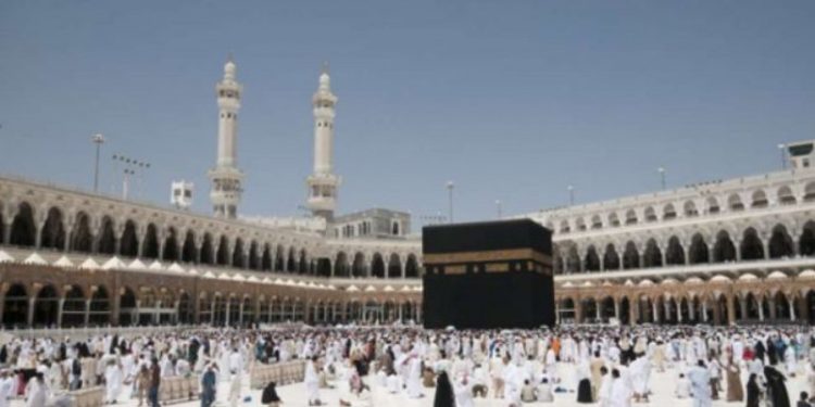 Ilustrasi jemaah sedang menjalani ibadah di Masjidil Haram, Mekah, Arab Saudi. ([Shutterstock])