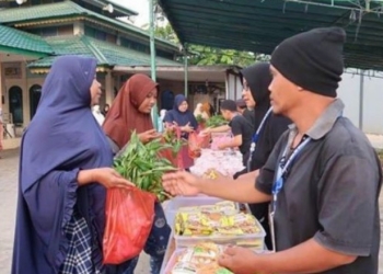Pasar Bahagia di Desa Cipicung, Banyuresmi, Garut, menarik perhatian warga