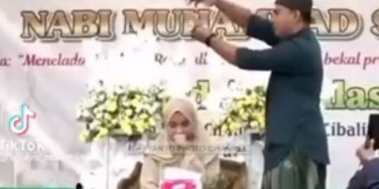 Qariah disawer saat tilawah. - (Twitter/@Hilmi28)
