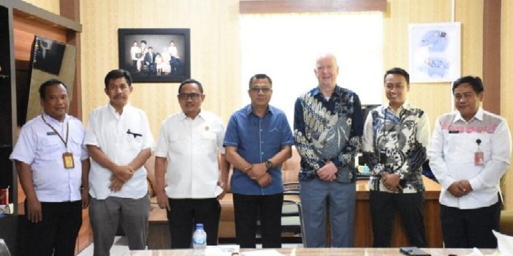Kunjungan Perwakilan Konsultan Bank Dunia Di Kota Gorontalo membahas terkait Pendapatan Asli Daerah (PAD), DPRD Kota Gorontalo Turut Membeberkan Upaya dan Strategi yang akan diambil dalam Meningkatkan PAD Kota Gorontalo Kedepan.