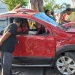 Mobil Grand Livina Merah bernomor polisi DM 1740 EA yang diketahui menabrak tiga pengendara motor, Sabtu (14/1/2023). (Foto: Hasan/Gopos)