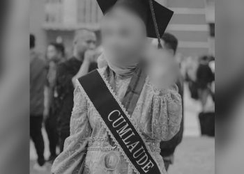 MI, lulusan terbaik di Universitas Negeri Gorontalo (UNG).